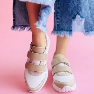 🎀LALALOVE BE FUNKY SNEAKERS 🎀